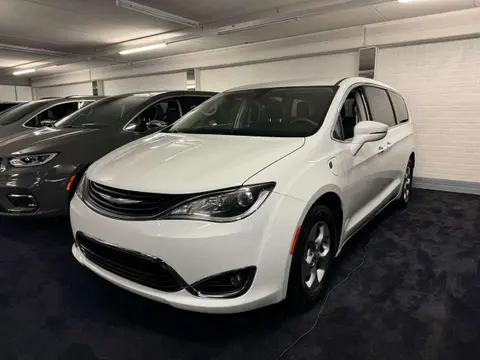 Used CHRYSLER PACIFICA Hybrid 2018 Ad 