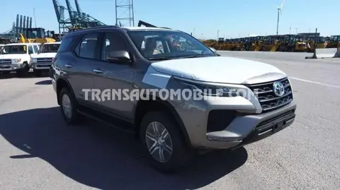 Annonce TOYOTA FORTUNER Essence 2024 d'occasion 