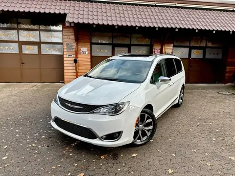 Used CHRYSLER PACIFICA LPG 2017 Ad Germany
