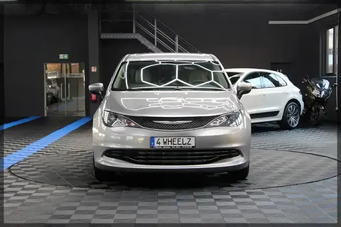 Used CHRYSLER PACIFICA Petrol 2019 Ad Germany