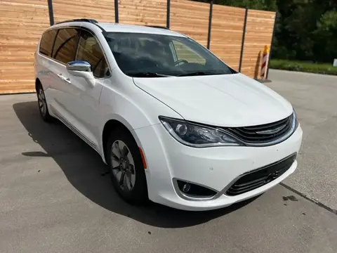 Used CHRYSLER PACIFICA Hybrid 2018 Ad Germany