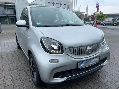 Used SMART FORFOUR Petrol 2015 Ad Germany