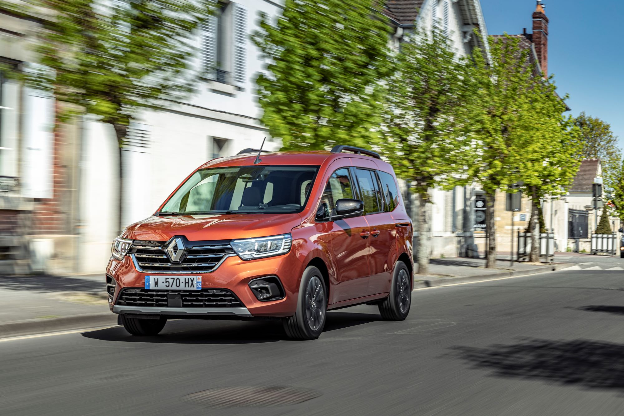 Les ventes du Renault Kangoo explosent… grâce aux choix des concurrents !