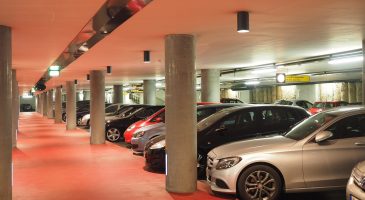 Le poids des voitures électriques menace la stabilité de nos parkings
