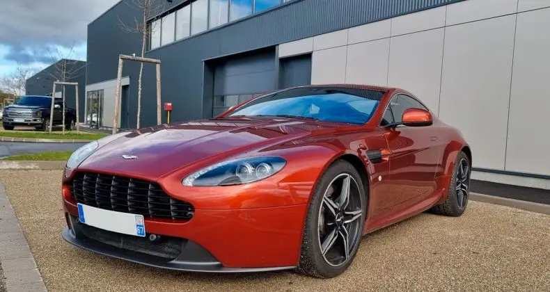 Photo 1 : Aston Martin V8 2016 Petrol