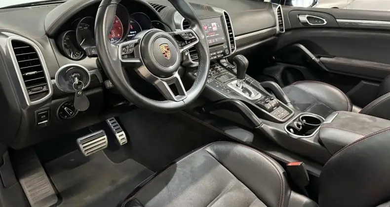 Photo 1 : Porsche Cayenne 2017 Petrol