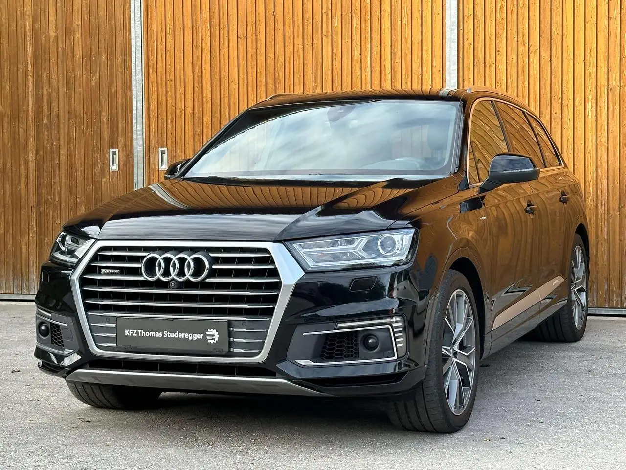 Photo 1 : Audi Q7 2017 Hybrid