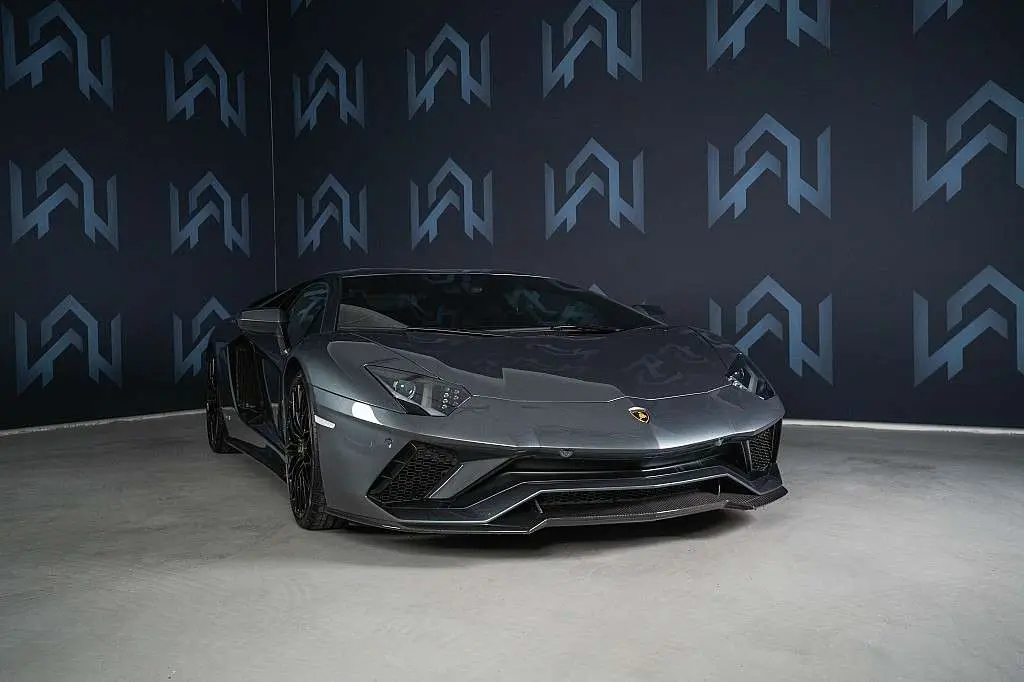 Photo 1 : Lamborghini Aventador 2017 Petrol