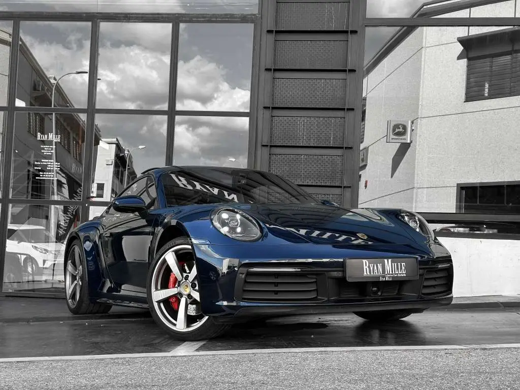 Photo 1 : Porsche 992 2020 Petrol