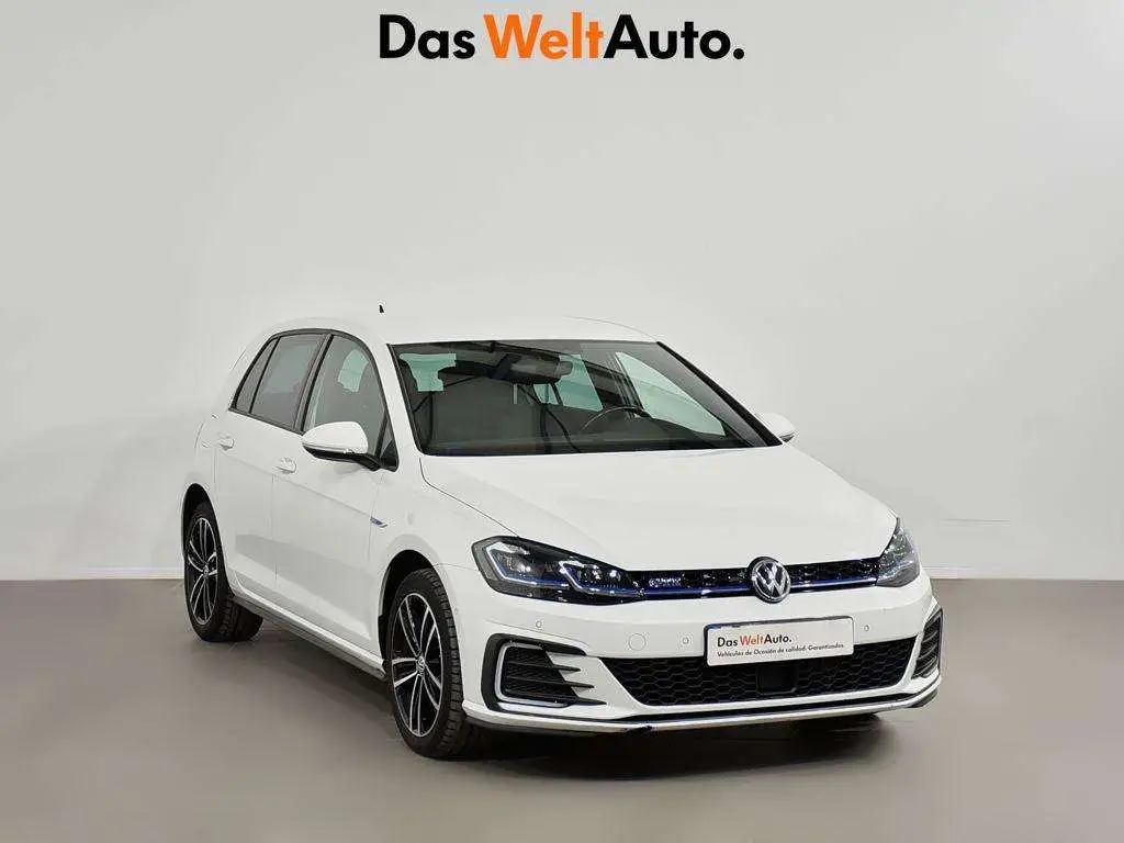 Photo 1 : Volkswagen Golf 2019 Hybride