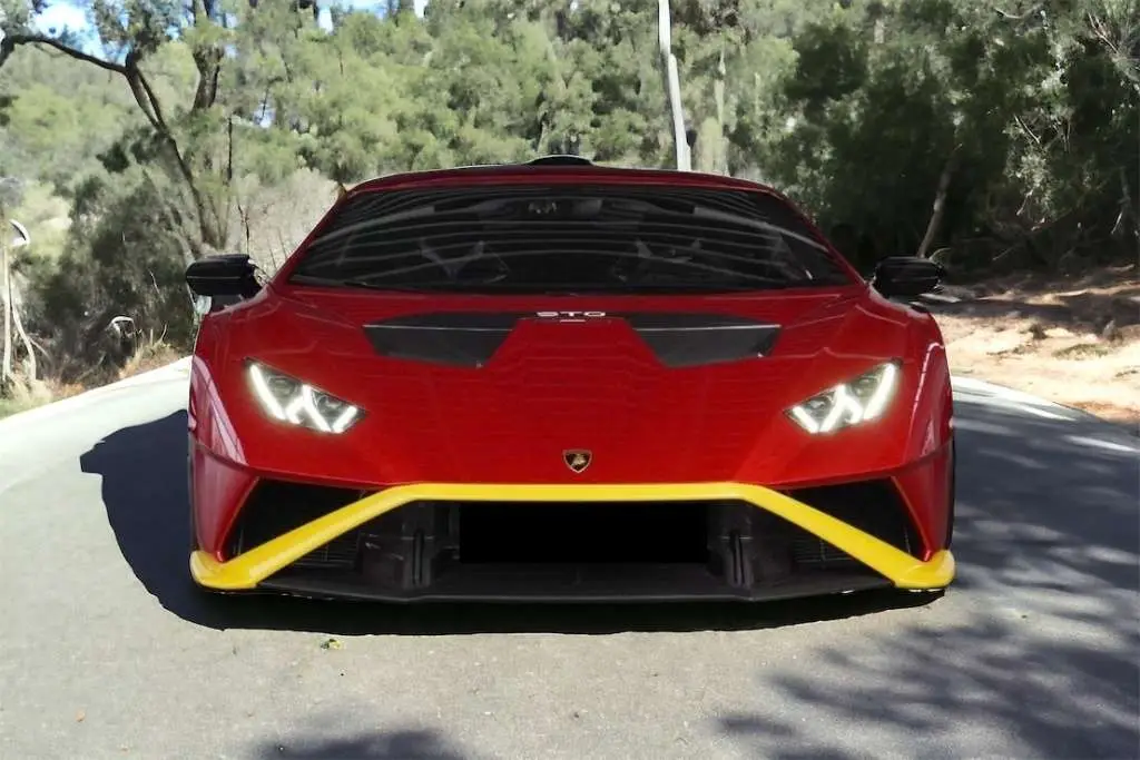 Photo 1 : Lamborghini Huracan 2023 Essence