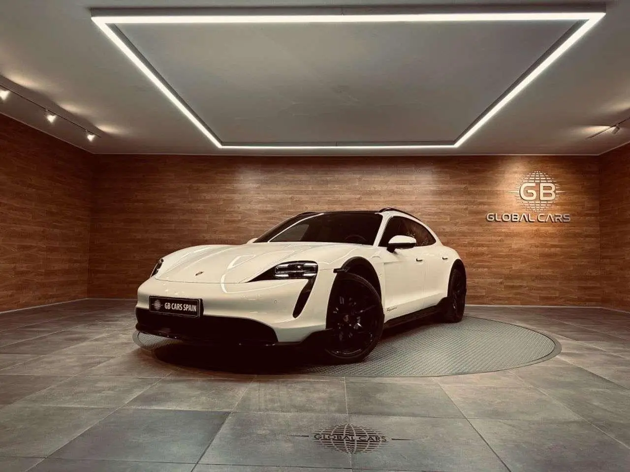 Photo 1 : Porsche Taycan 2021 Electric