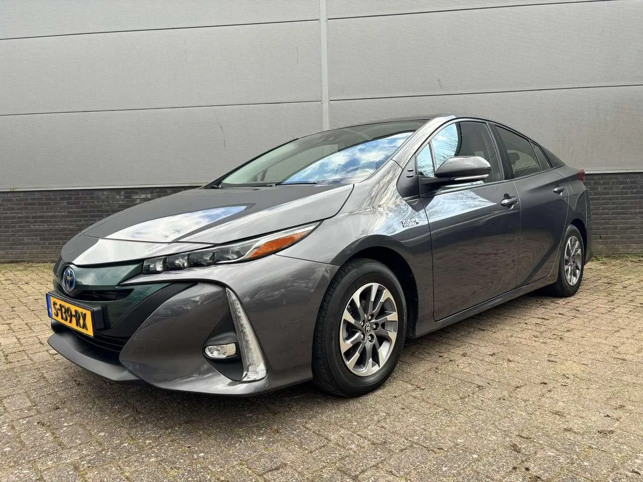 Photo 1 : Toyota Prius 2019 Hybride