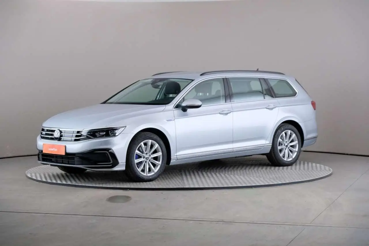 Photo 1 : Volkswagen Passat 2023 Hybride