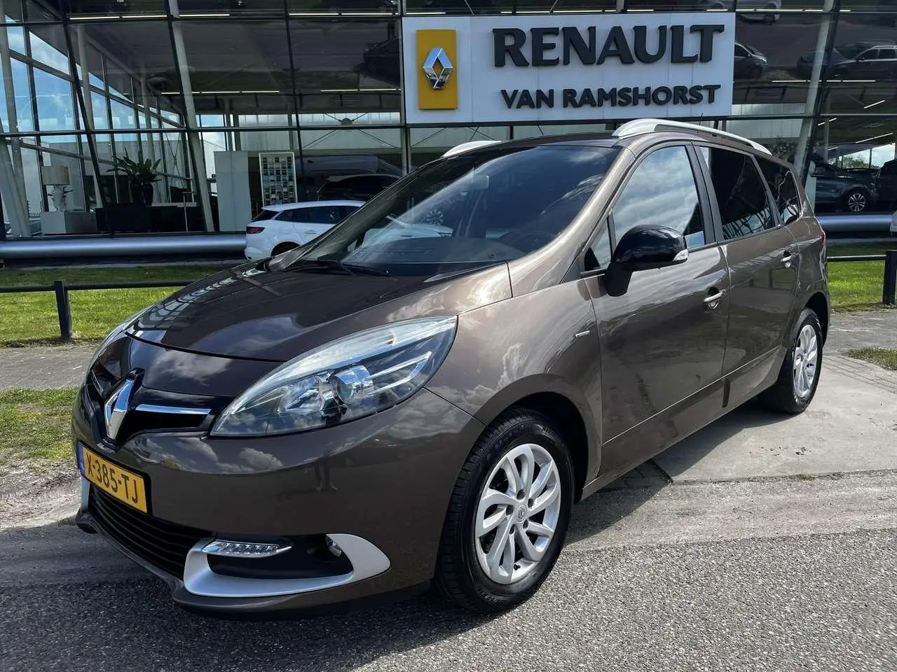 Photo 1 : Renault Grand Scenic 2015 Petrol