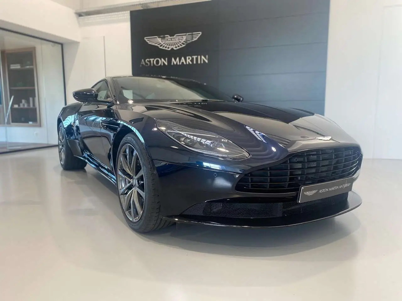 Photo 1 : Aston Martin Db11 2018 Petrol