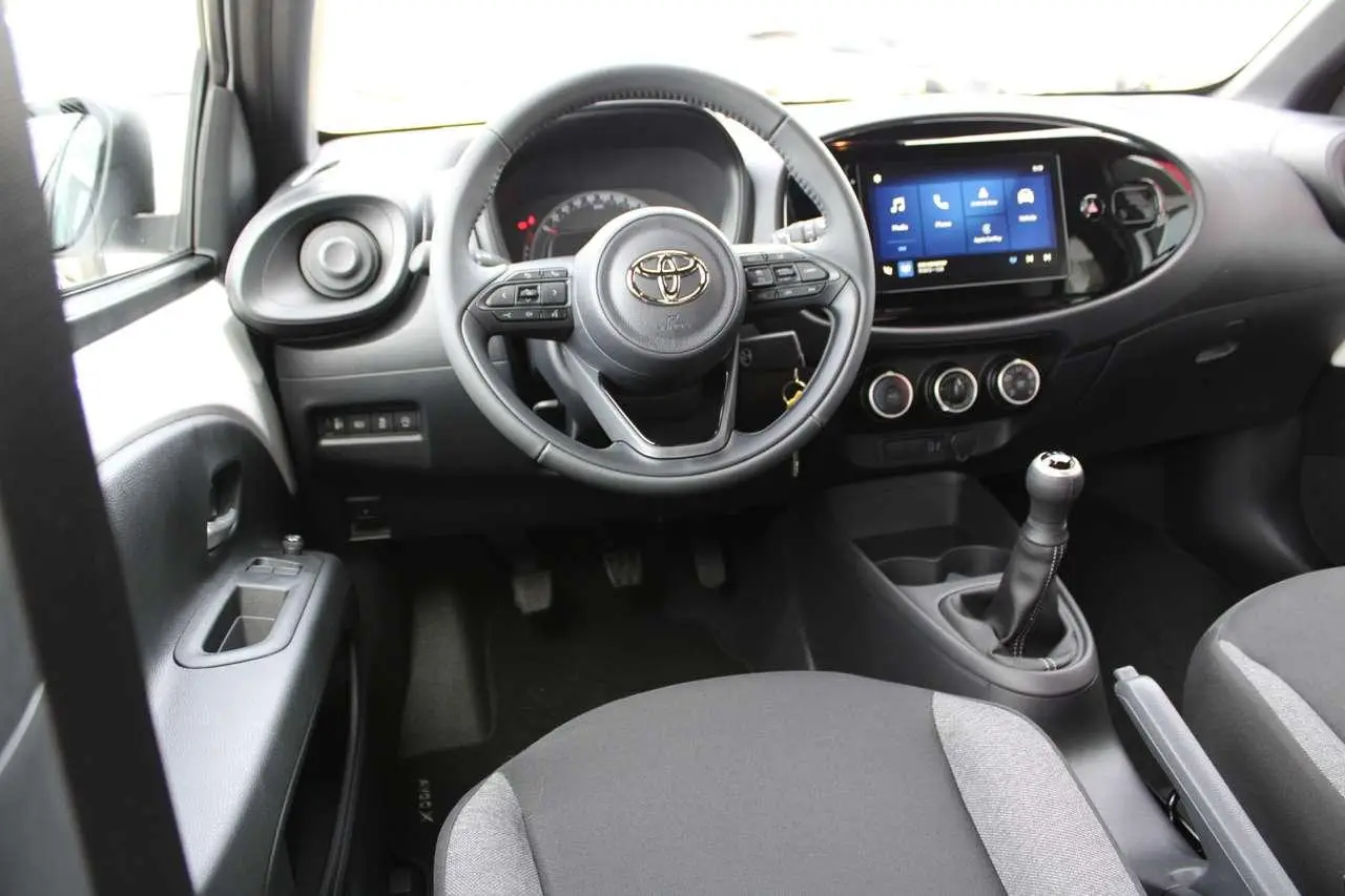 Photo 1 : Toyota Aygo X 2024 Essence