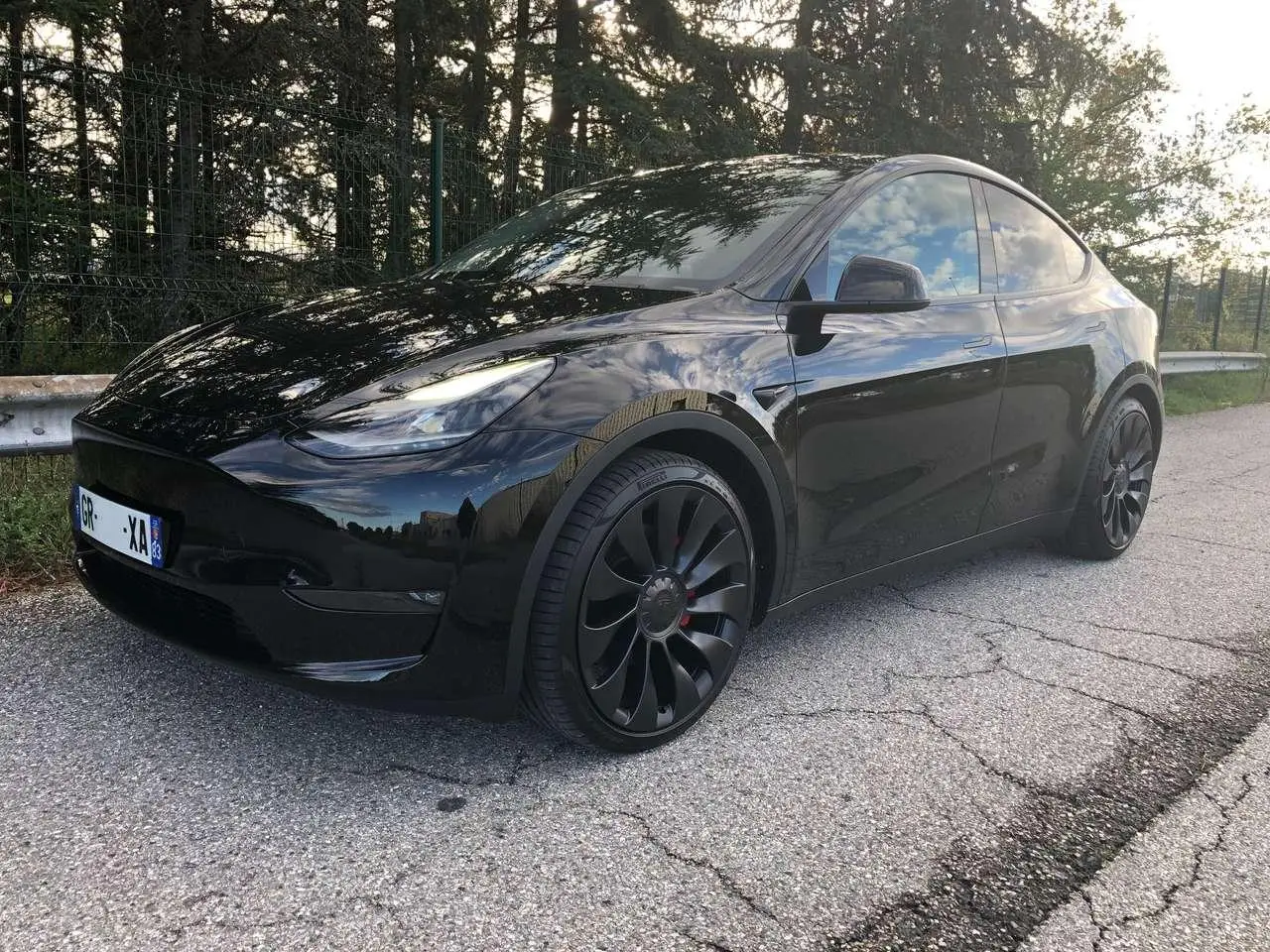 Photo 1 : Tesla Model Y 2024 Électrique