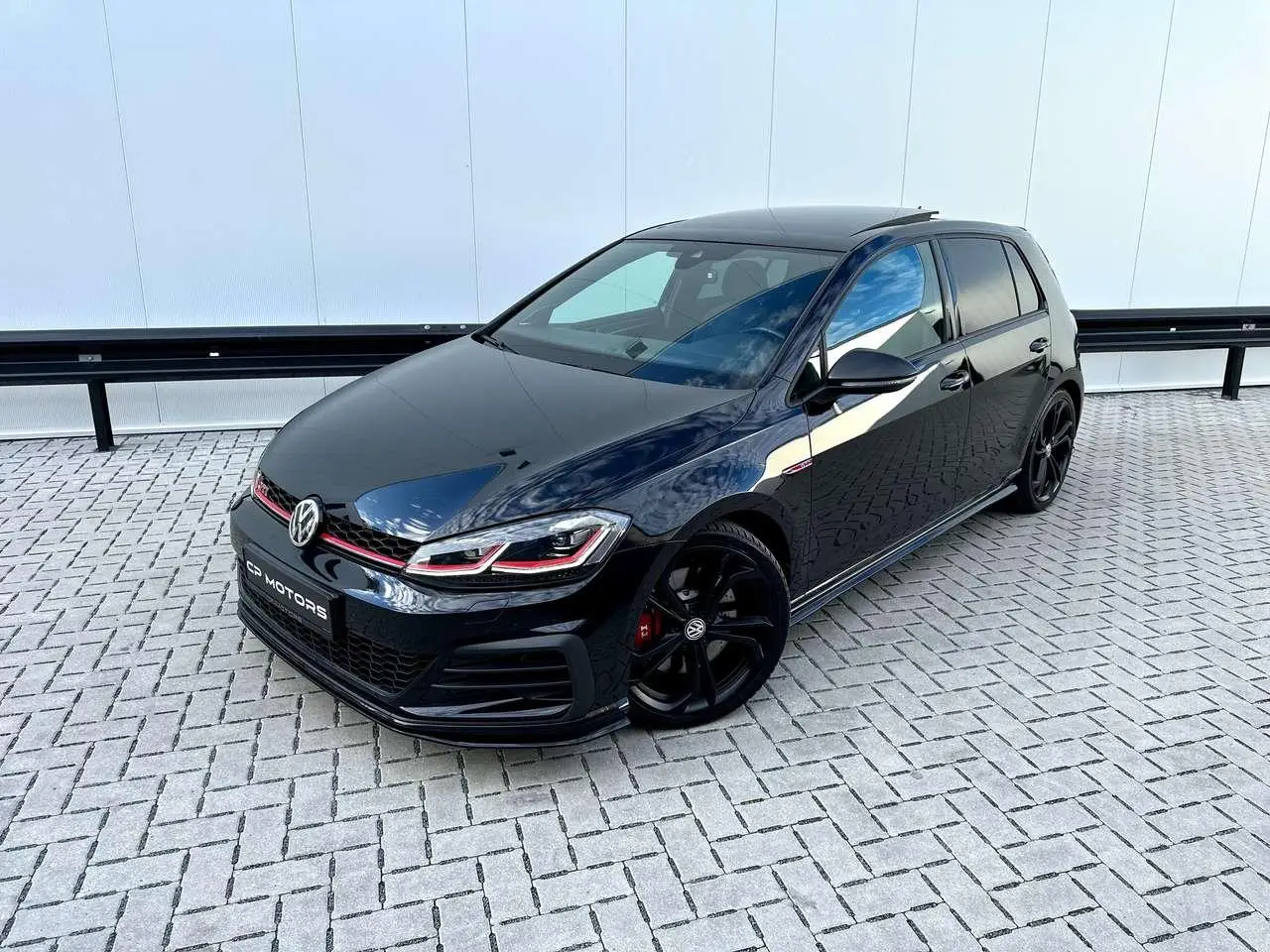 Photo 1 : Volkswagen Golf 2019 Petrol