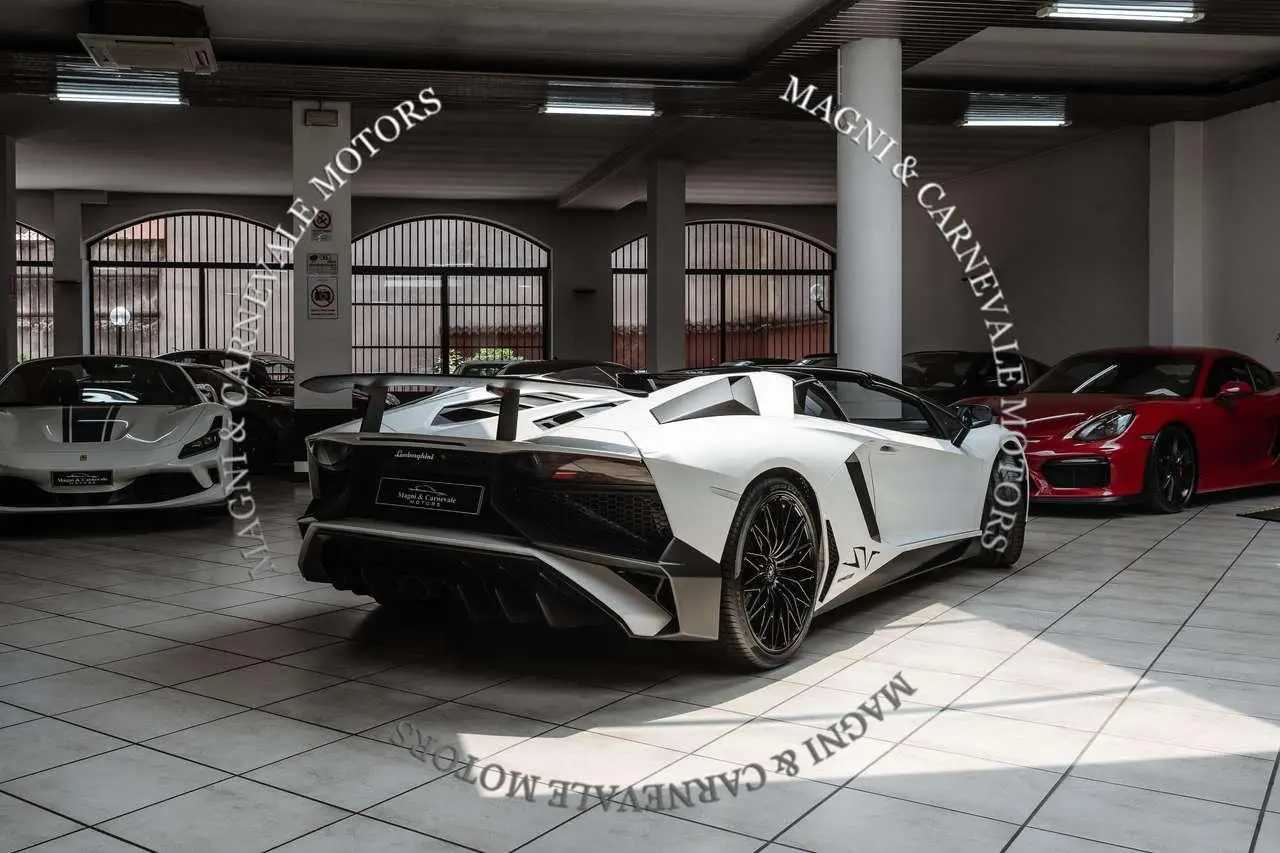 Photo 1 : Lamborghini Aventador 2016 Petrol