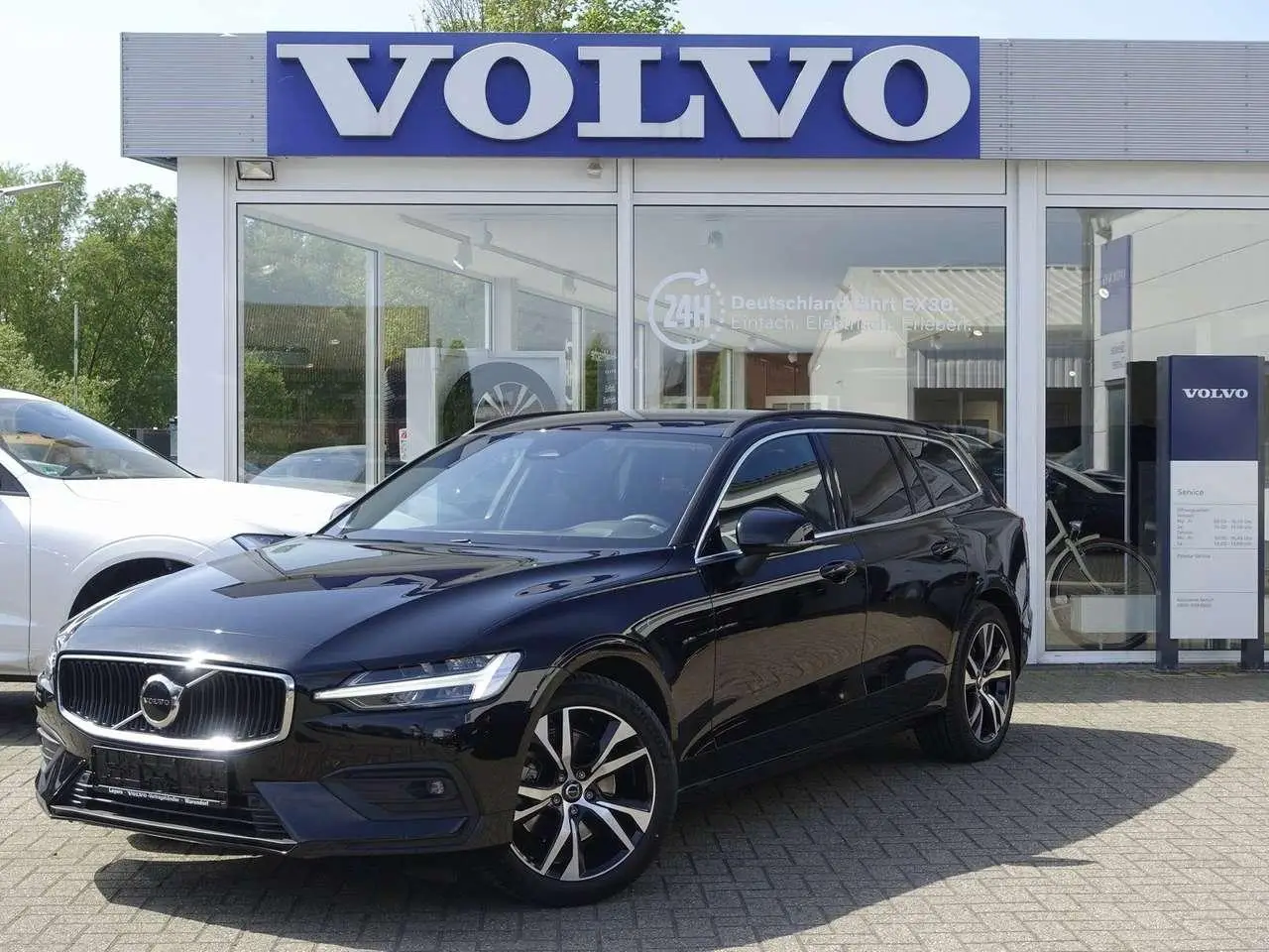 Photo 1 : Volvo V60 2023 Essence