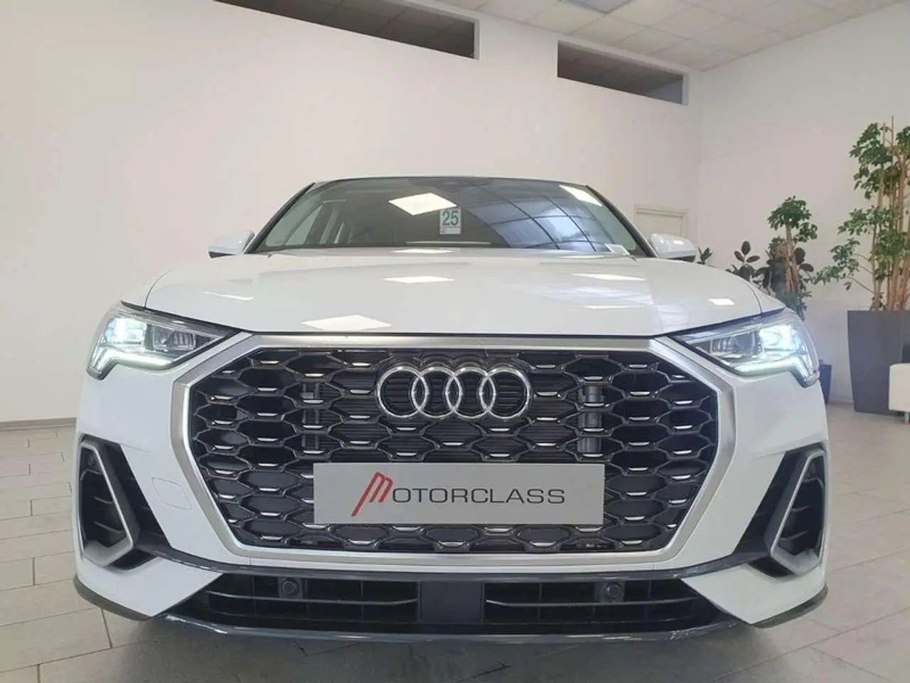 Photo 1 : Audi Q3 2024 Hybride