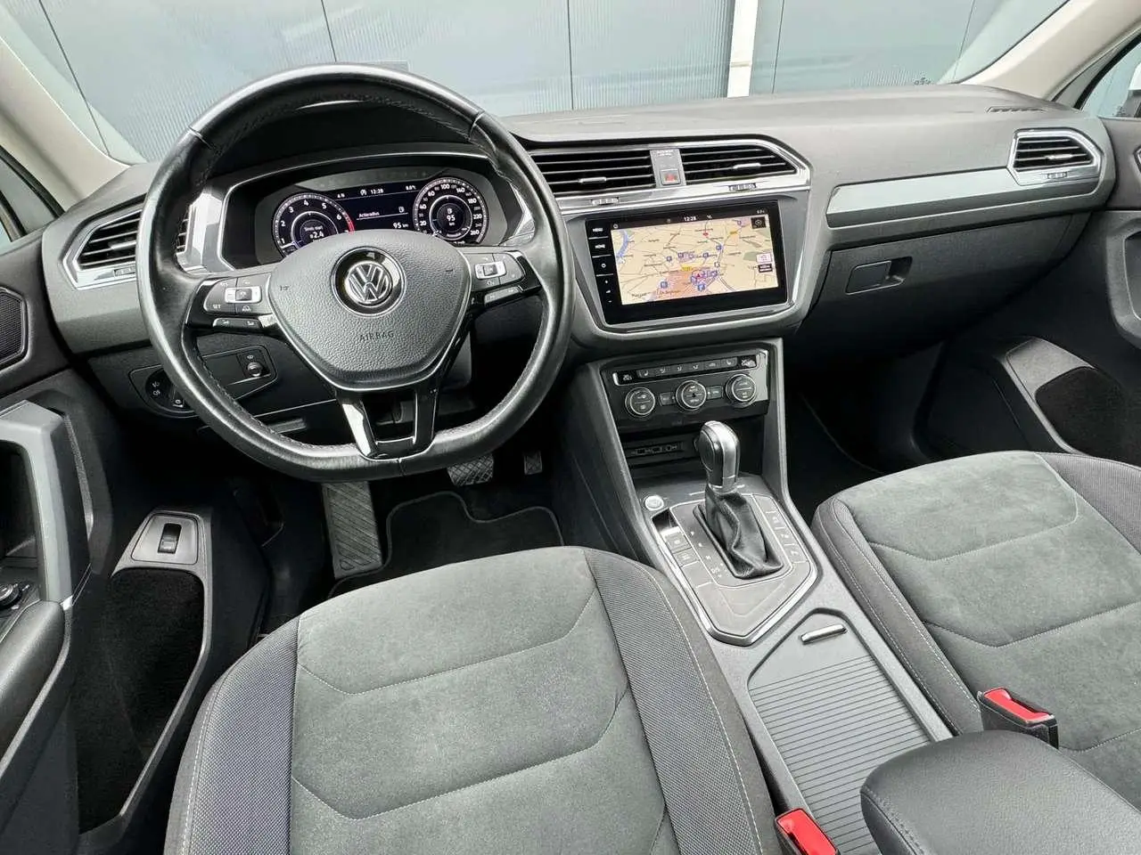 Photo 1 : Volkswagen Tiguan 2018 Essence