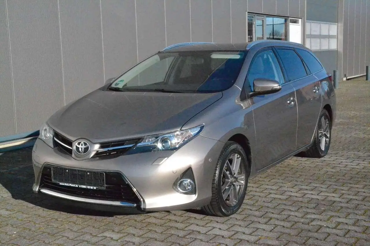 Photo 1 : Toyota Auris 2015 Petrol