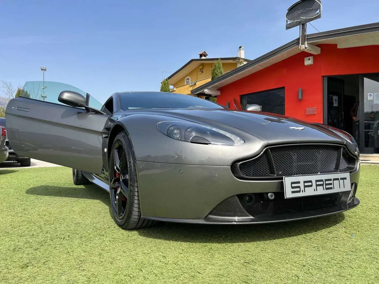 Photo 1 : Aston Martin V8 2019 Essence