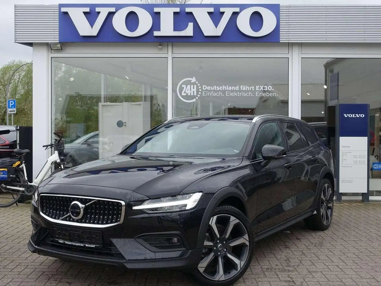 Photo 1 : Volvo V60 2023 Diesel