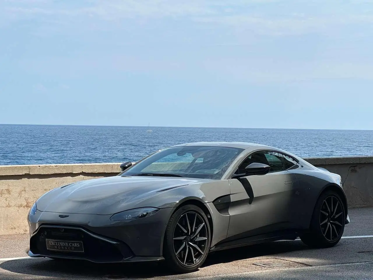 Photo 1 : Aston Martin Vantage 2019 Petrol