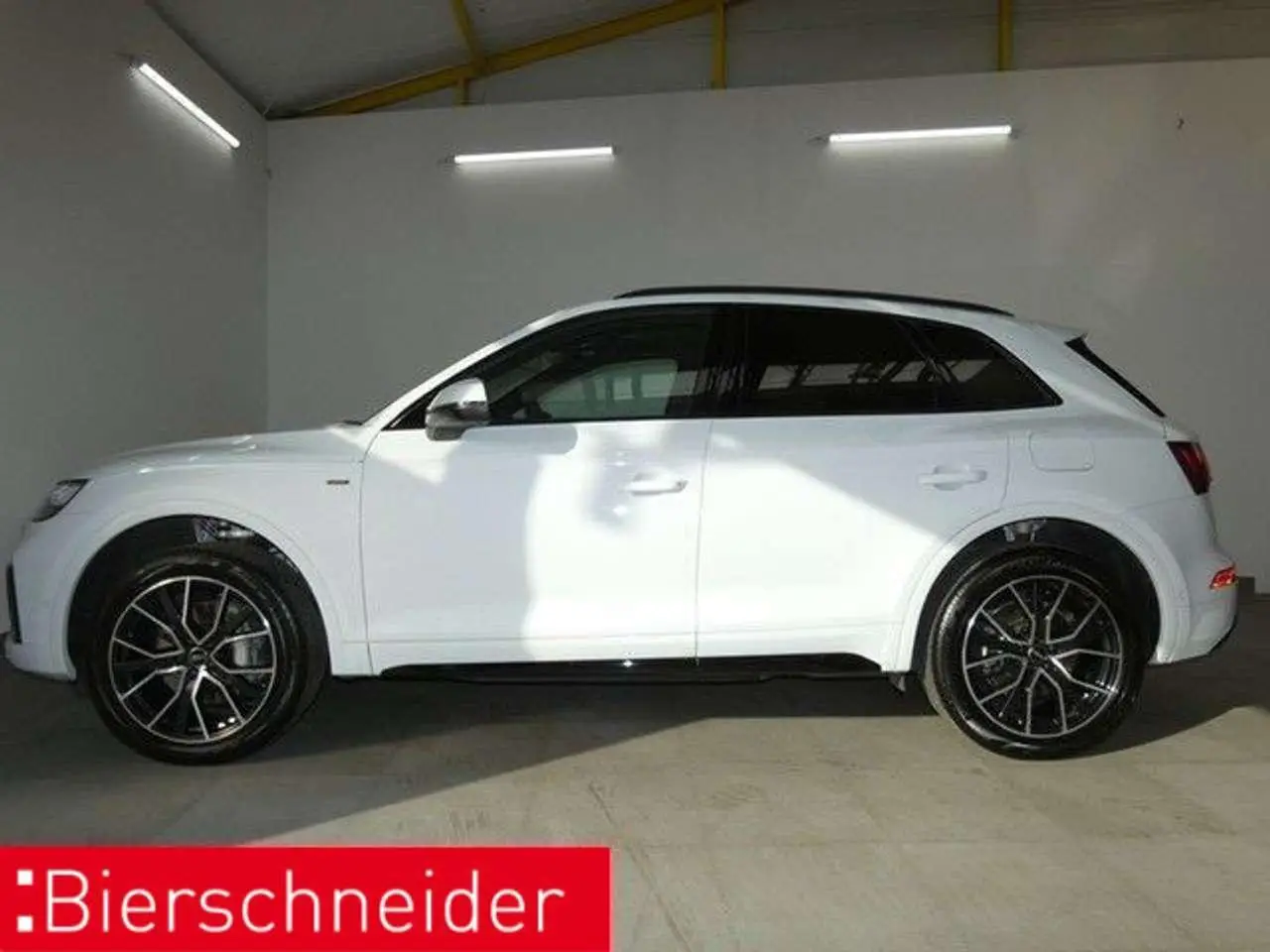 Photo 1 : Audi Q5 2023 Hybrid