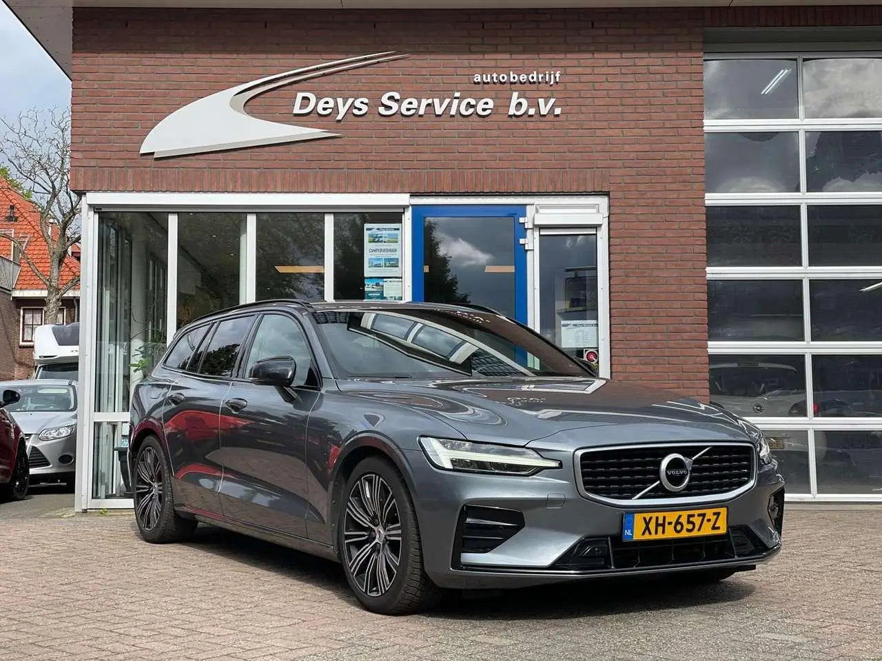 Photo 1 : Volvo V60 2019 Petrol
