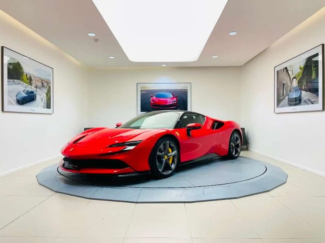 Photo 1 : Ferrari Sf90 2021 Petrol