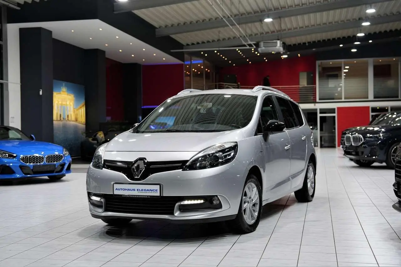 Photo 1 : Renault Scenic 2015 Essence