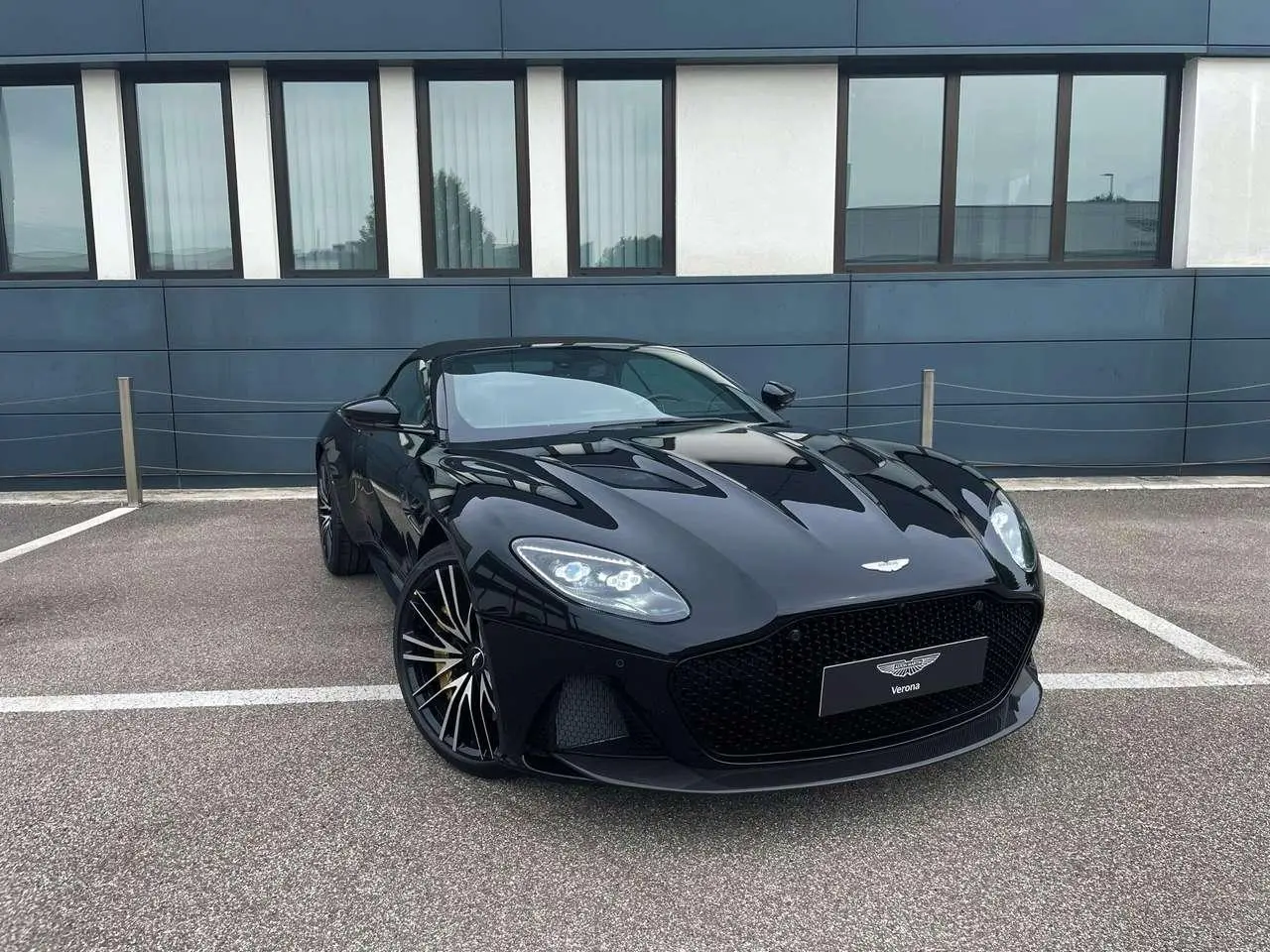 Photo 1 : Aston Martin Dbs 2024 Petrol
