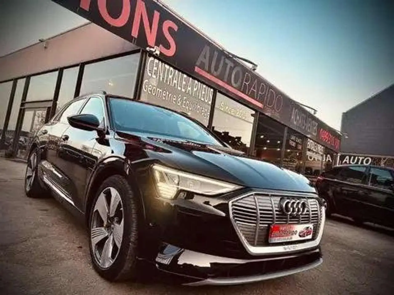 Photo 1 : Audi E-tron 2019 Électrique