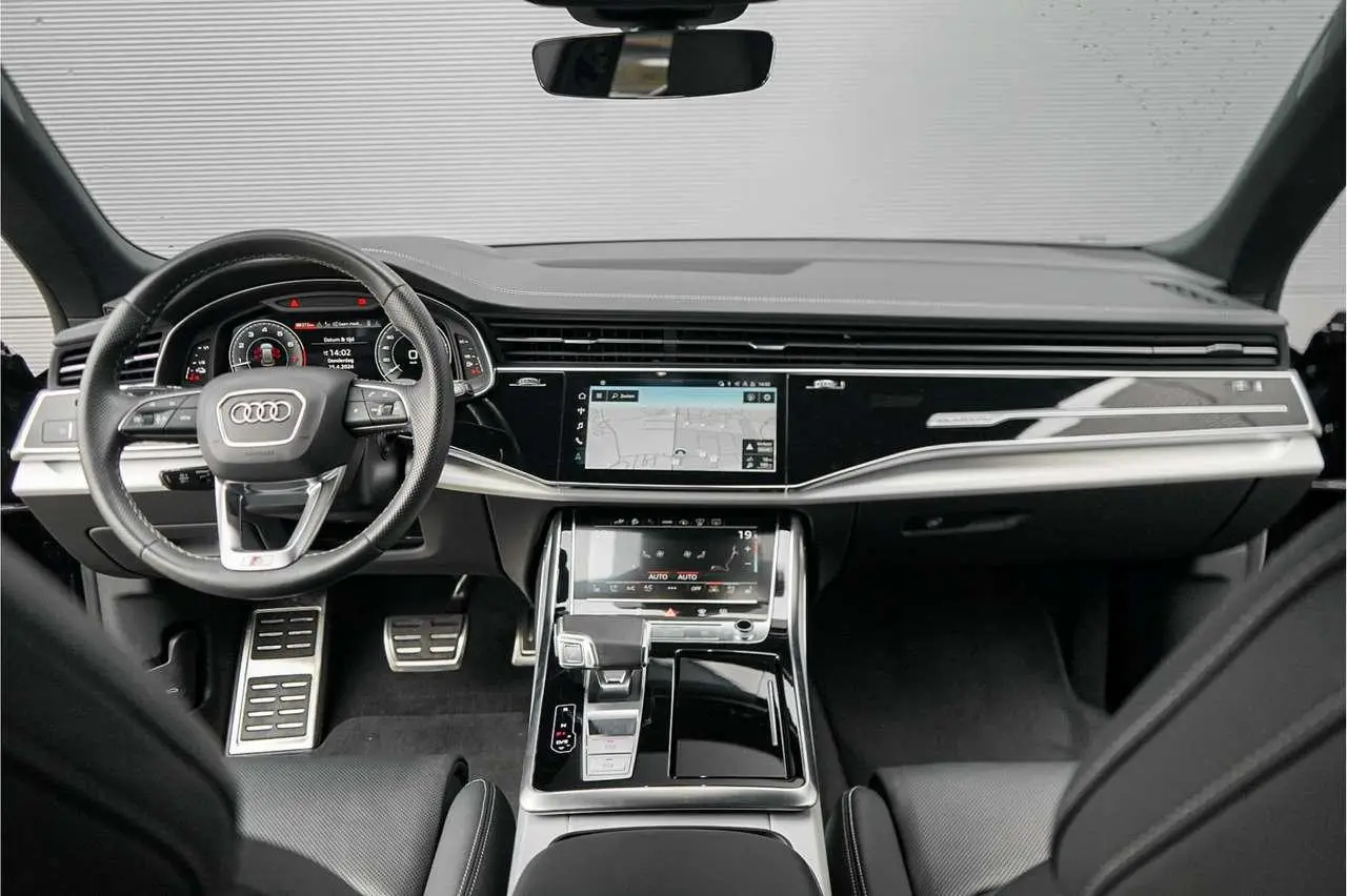 Photo 1 : Audi Q8 2021 Petrol