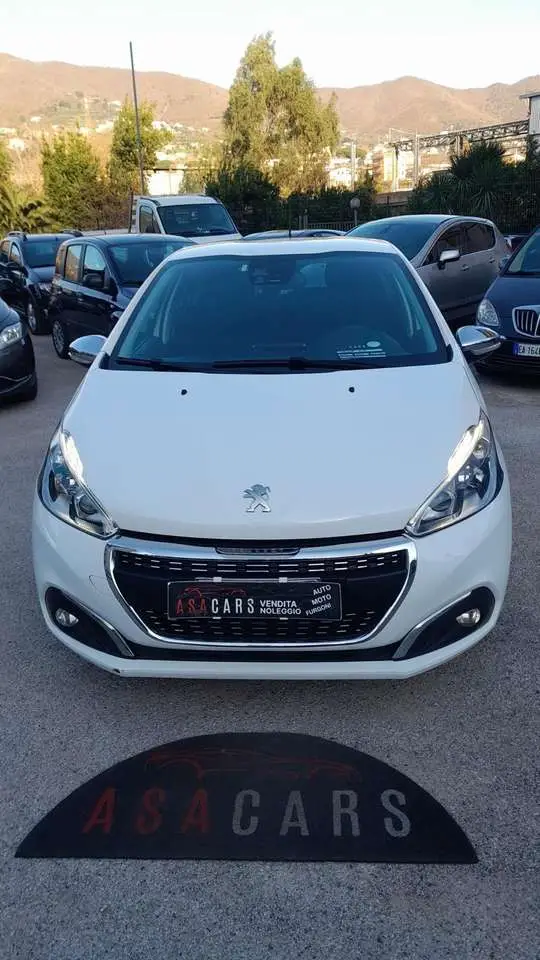 Photo 1 : Peugeot 208 2019 Petrol
