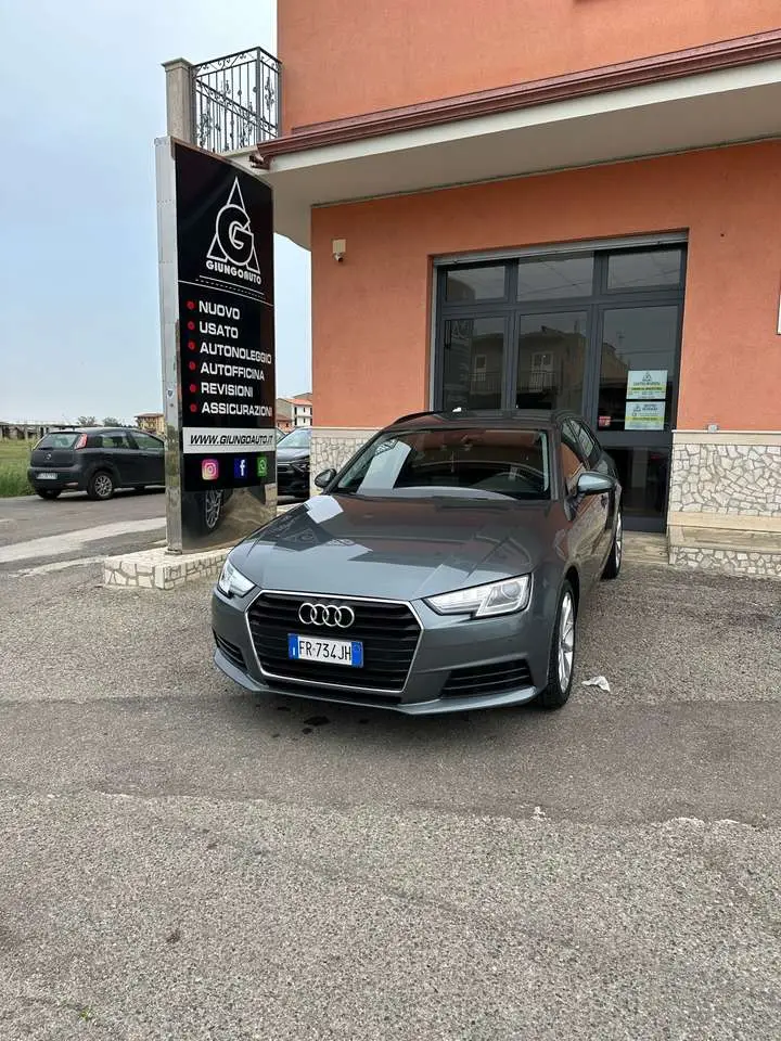 Photo 1 : Audi A4 2018 Diesel