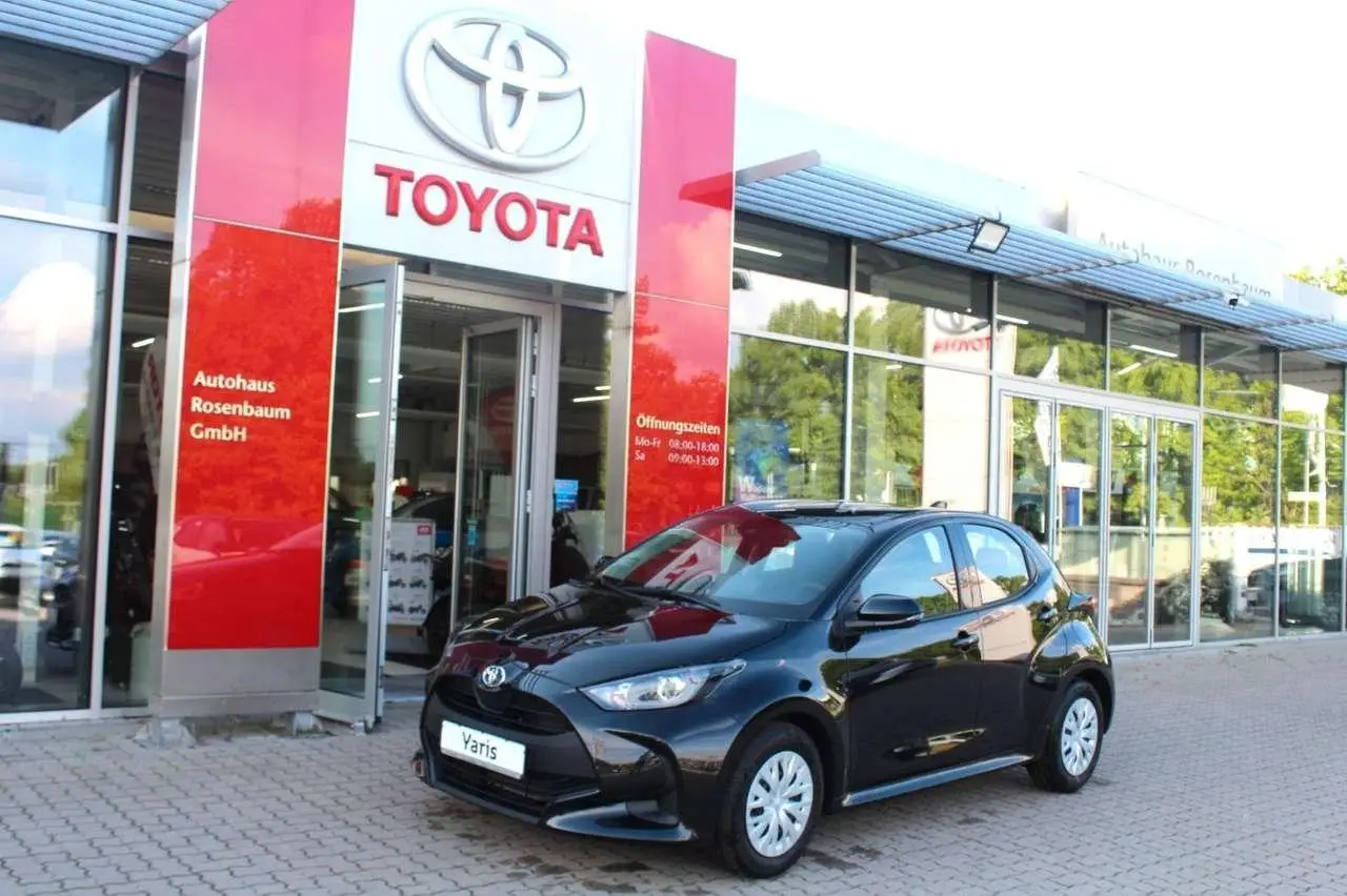 Photo 1 : Toyota Yaris 2024 Petrol