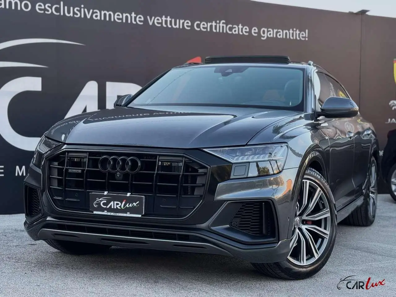 Photo 1 : Audi Q8 2018 Hybrid