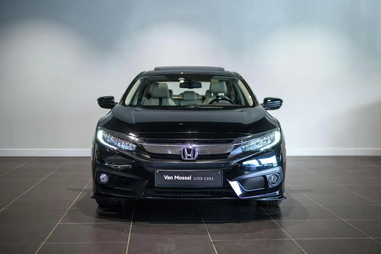 Photo 1 : Honda Civic 2018 Petrol