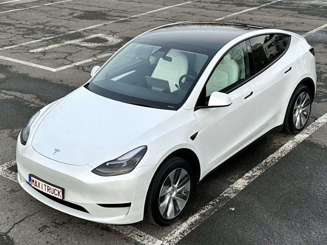 Photo 1 : Tesla Model Y 2023 Électrique