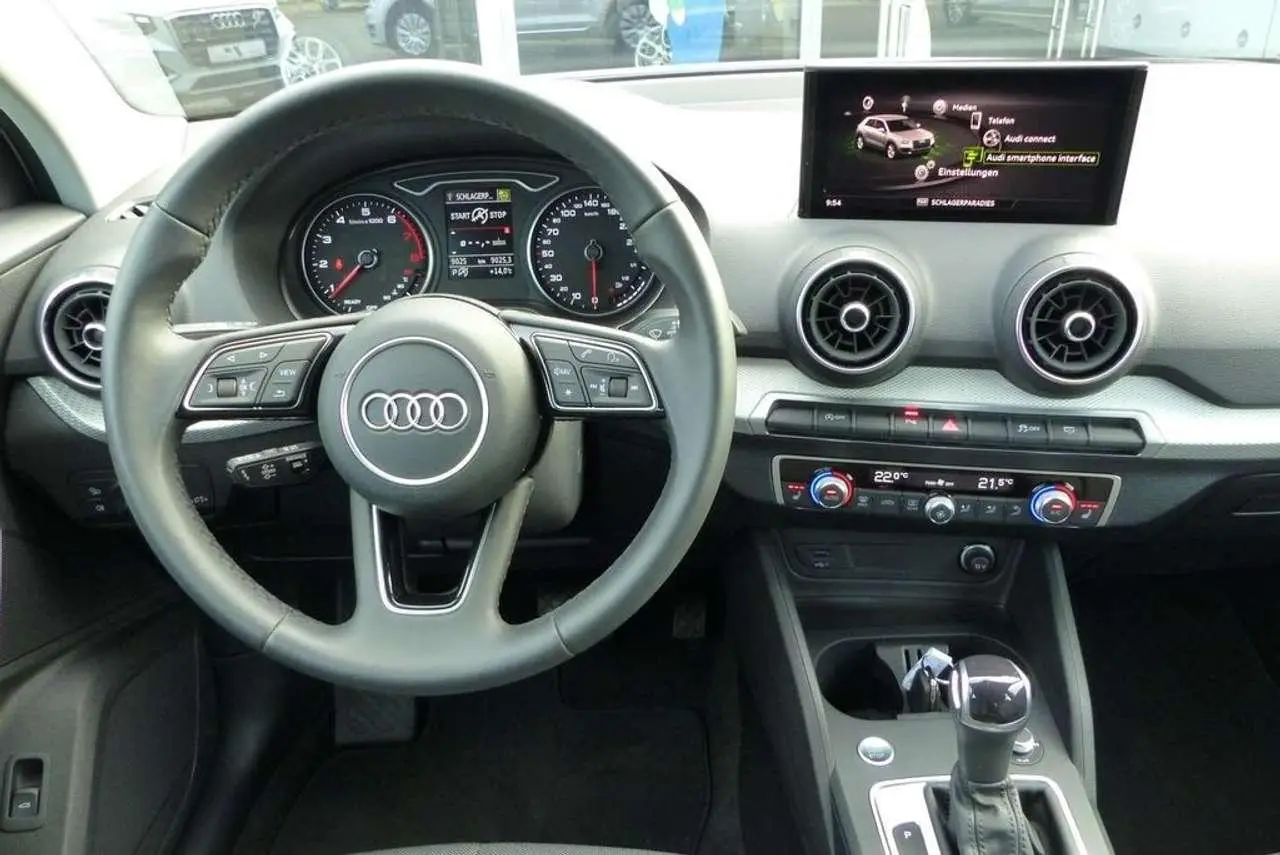 Photo 1 : Audi Q2 2022 Essence