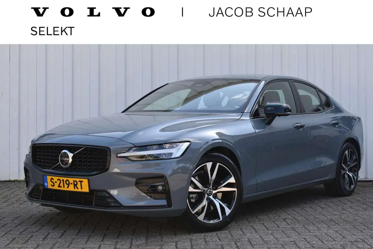 Photo 1 : Volvo S60 2023 Petrol