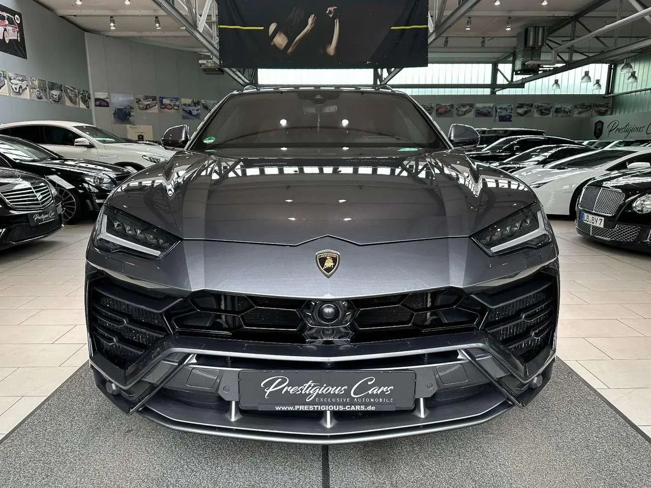 Photo 1 : Lamborghini Urus 2018 Petrol