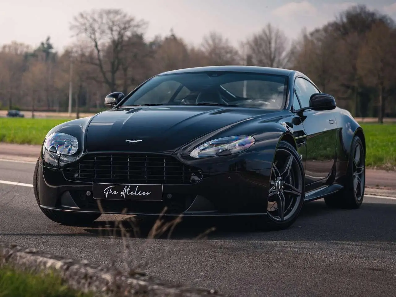 Photo 1 : Aston Martin V8 2016 Essence