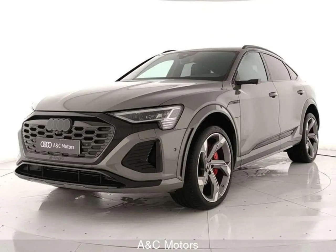 Photo 1 : Audi Q8 2024 Électrique