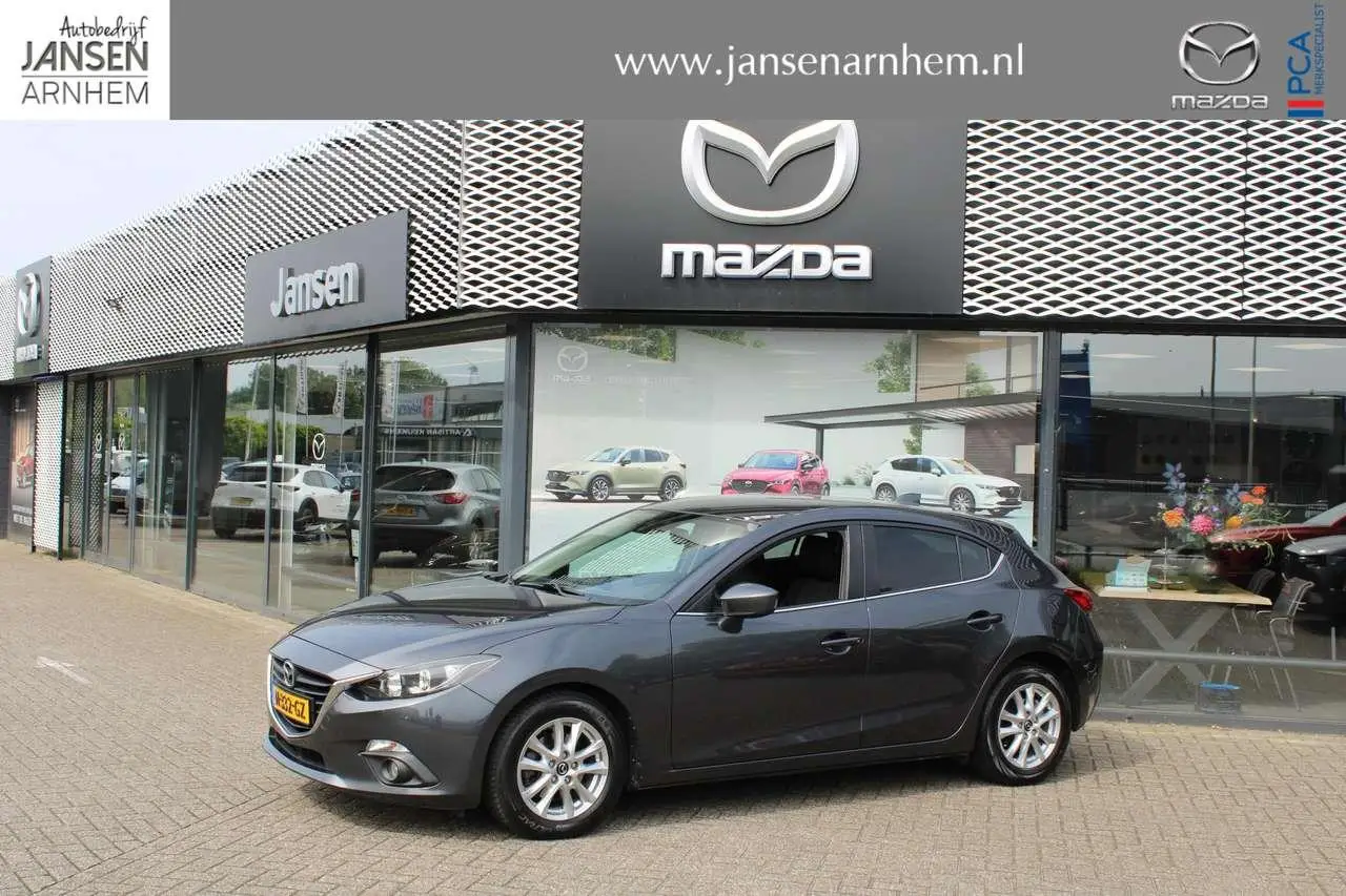 Photo 1 : Mazda 3 2015 Petrol